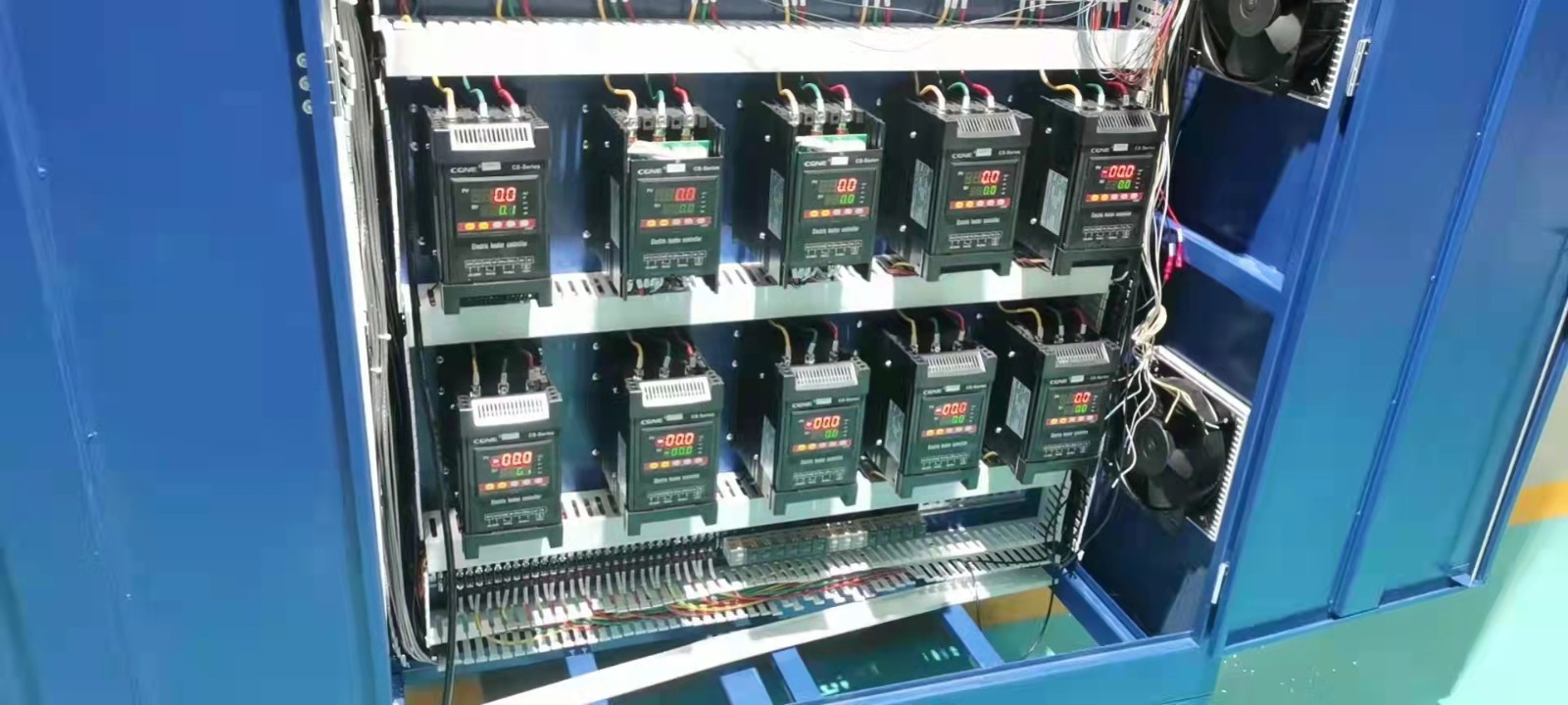 电力调整器SCR调功器和固态继电器的二者区别使用在哪儿？